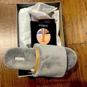 Vionic Dream slippers NIB